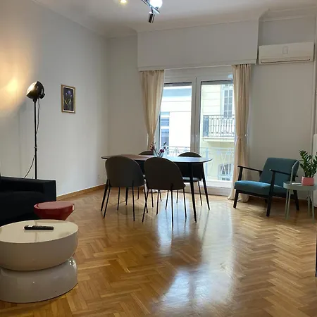 2 Bedroom Near Prestigious Kolonaki Square Apartment Athen